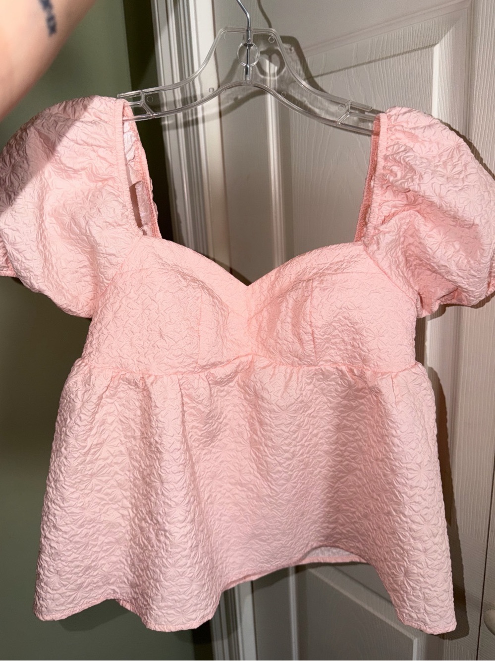 SHEIN Pink Textured Puff Sleeve Sweetheart Peplum Top